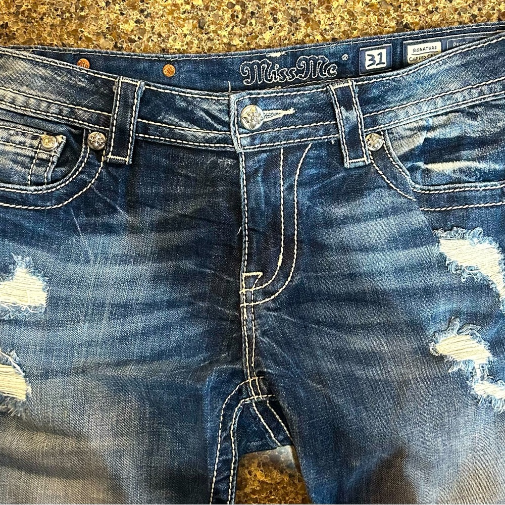 Miss Me Signature Capri - Size 31